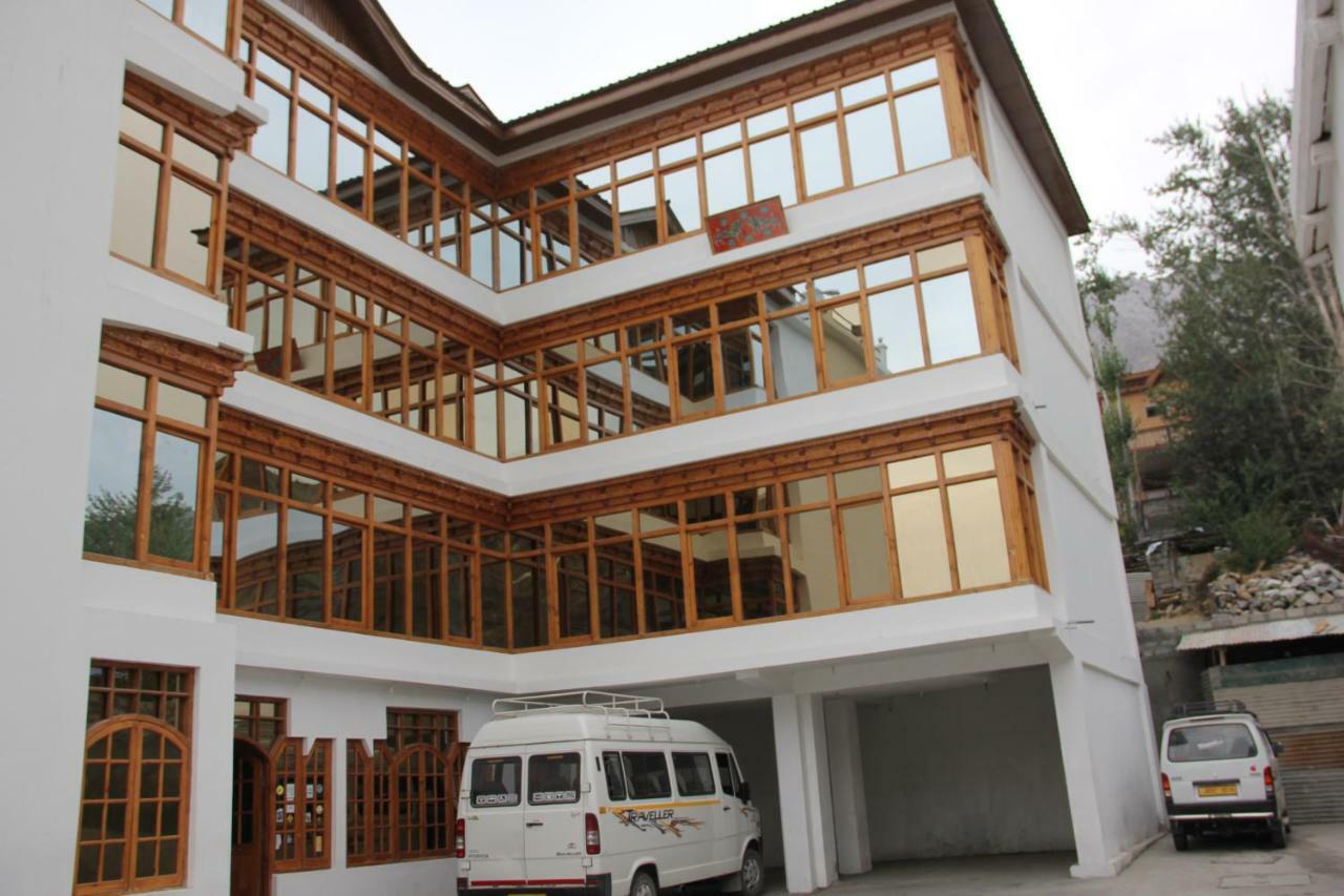 Hotel Royal Gasho Kargil Exterior photo